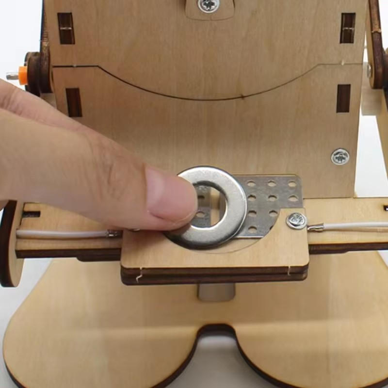 Coin Swallowing Eating Robot M - Science Diy Model incelemesi ve fiyatı